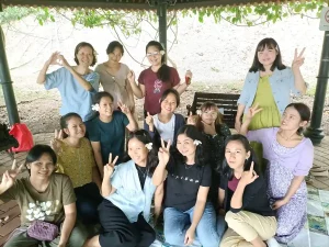 Picnic for Myanmar maids (21) Squoosh